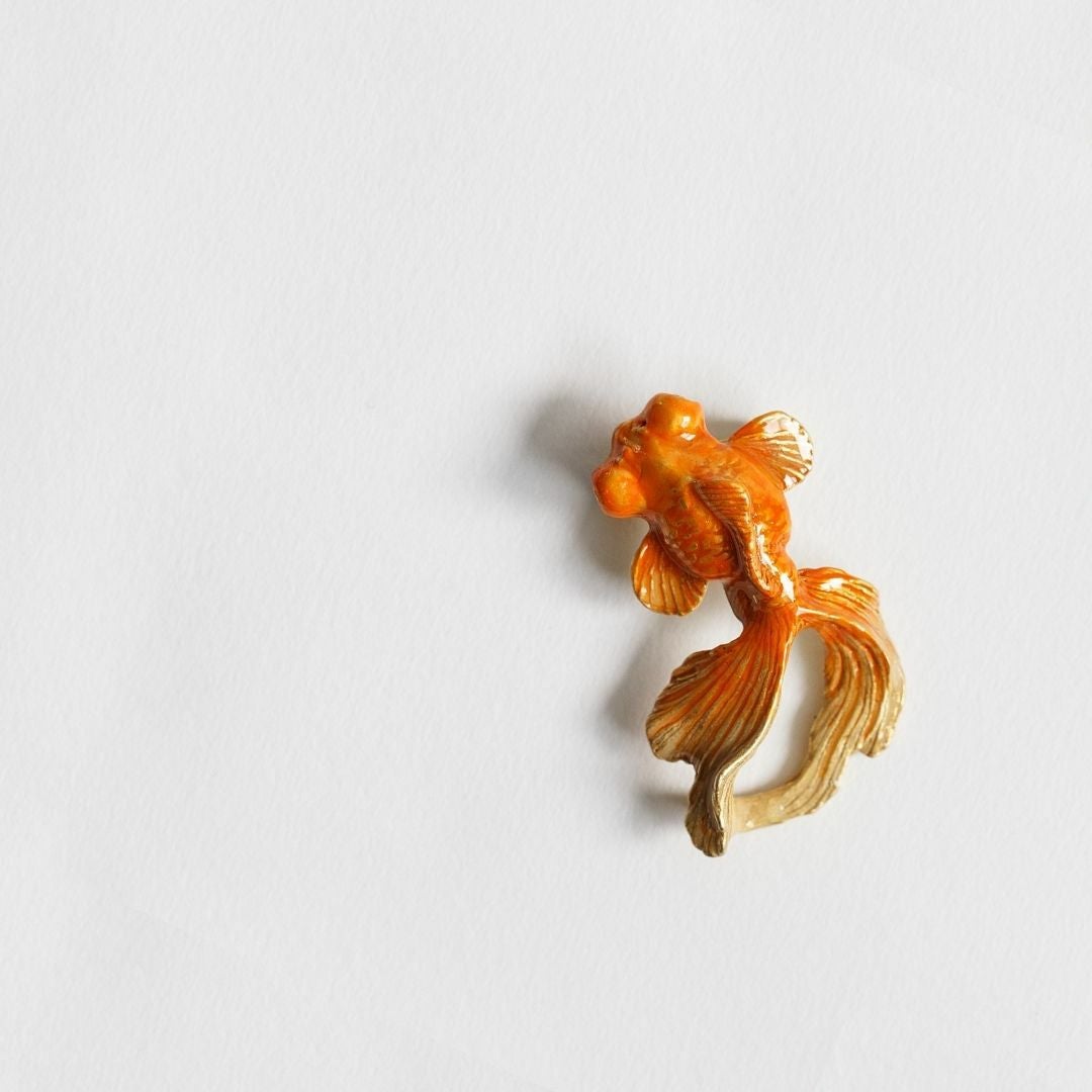 帯留め　　金魚 帯留め 金魚 朱 | 和兎庵