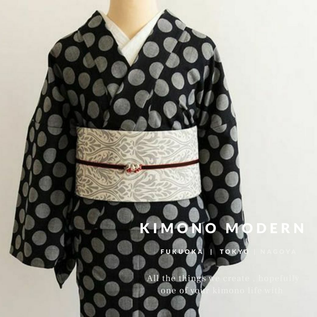 デニム着物　キモノモダン KIMONO MODERN　大きなドット デニム着物＞裏地のチラ見えも楽しめる、手触り優しいPOPなデニム着物