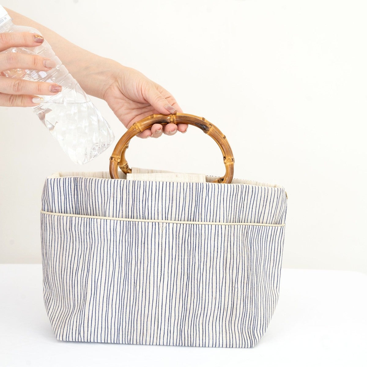 麻×竹ハンドルのトートbag＞縞の竹手バッグ（麻100%・紺ストライプ